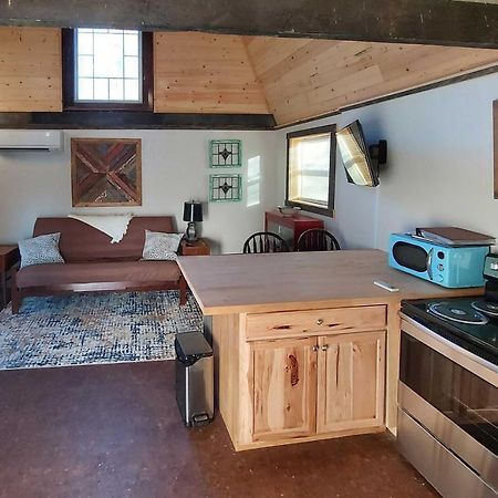 Rustic Hendersonville Farm Studio With Private Deck エクステリア 写真
