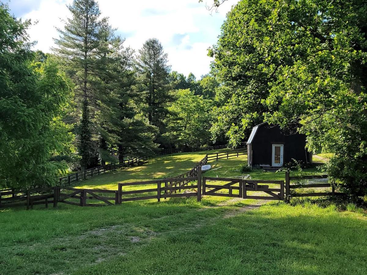 Rustic Hendersonville Farm Studio With Private Deck エクステリア 写真