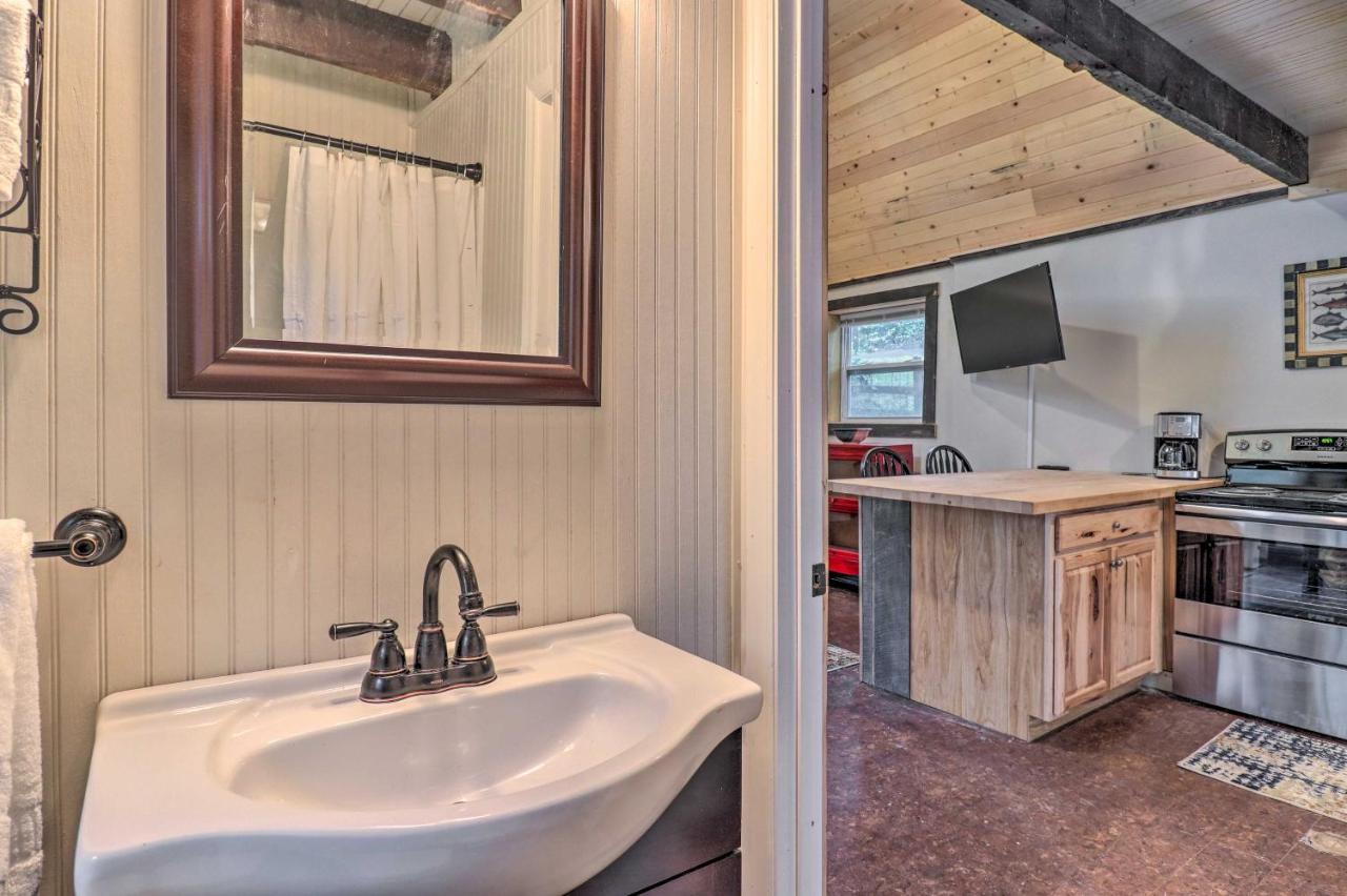 Rustic Hendersonville Farm Studio With Private Deck エクステリア 写真